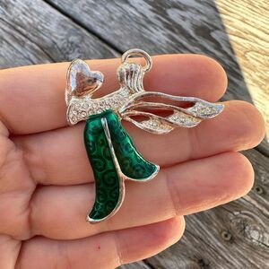 Vintage Jewelry Green Angel Brooch with Heart in Hands Pin